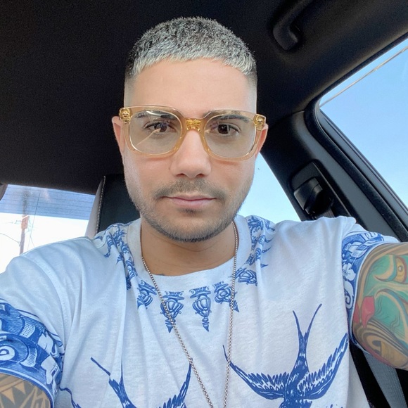 Meet your Posher, Yasell - Picture 3 of 3